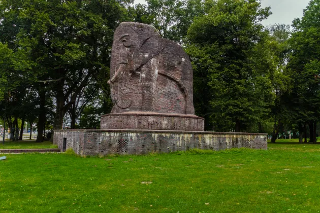 Kolonial-Ehrenmal, Anti-Kolonial-Denkmal in Bremen, Gustav-Deetjen-Allee