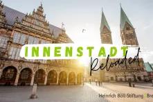 Bremer Rathaus und Dom im Hintergrund. Im Vordergrund steht "Innenstadt Reloaded".