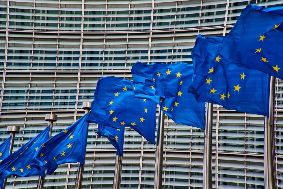 EU Flaggen vor der europäischen komission