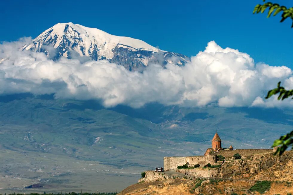 Das Kloster Chor Virap vor dem Berg Ararat. Das Kloster Chor Virap vor dem Berg Ararat.