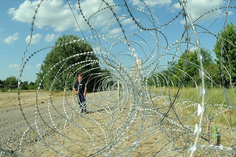 Europa schottet sich martialisch ab Europas Außengrenze zu Serbien