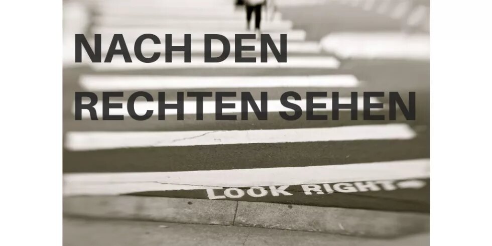 Britischer Zebrastreifen mit dem Schriftzug "look right" Britischer Zebrastreifen mit dem Schriftzug "look right"