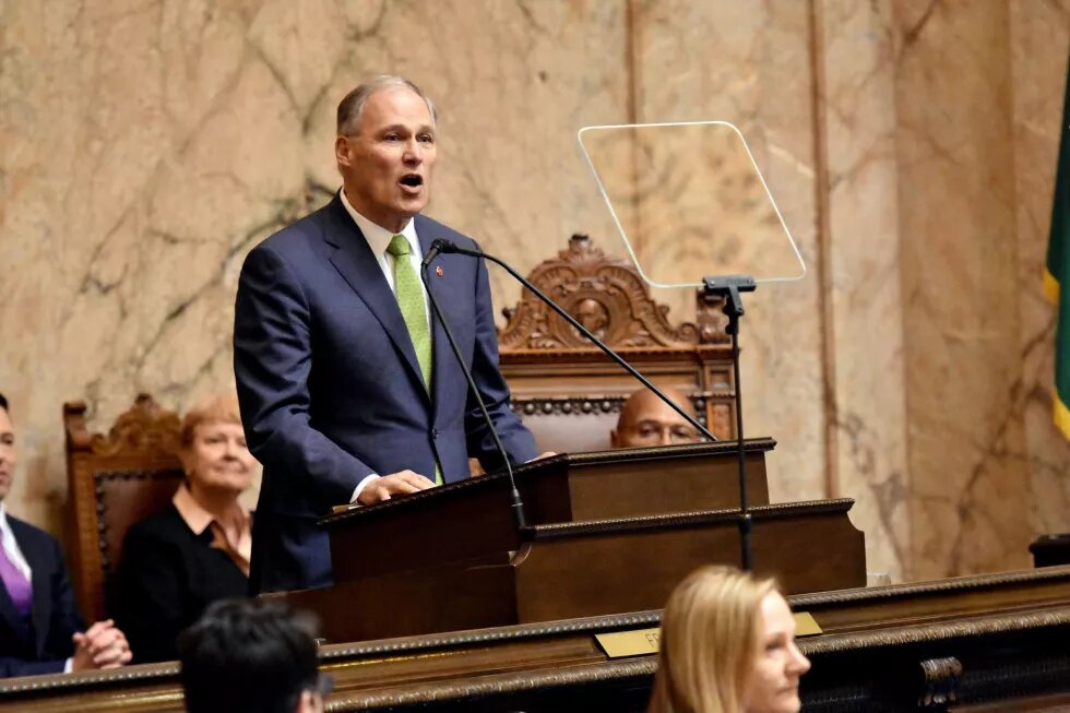 Jay Inslee bewirbt sich als Präsidentschaftskandidat für die Demokraten Jay Inslee spricht beim State of the State 2019
