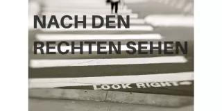 Britischer Zebrastreifen mit dem Schriftzug "look right" Britischer Zebrastreifen mit dem Schriftzug "look right"